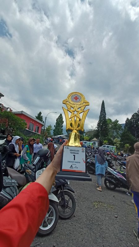 Ajang Pelantikan PMR Se-Cianjur, SMPN 1 Mande Sabet Gelar Terbaik 1