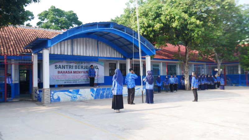 Gelar Upacara Sumpah Pemuda di SMPN 1 Mande, Spesial Pelaksana Guru dan Tendik