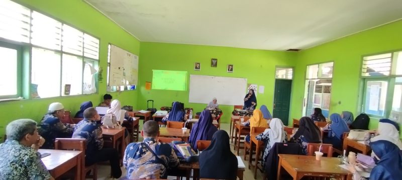 Sosialisasi Komunitas Belajar (Kombel) di SMPN 1 Mande: Meningkatkan Kualitas Pendidikan Melalui Kolaborasi Guru