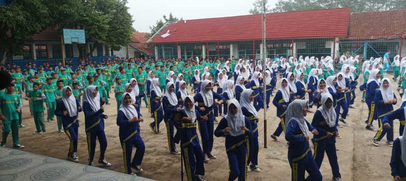 Senam Ceria dan Sarapan Bersama, SMPN 1 Mande Galakkan Gerakan Sekolah Sehat