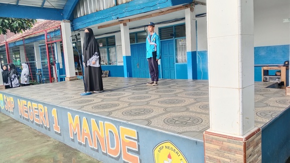 Upacara Bendera SMPN 1 Mande: Syukuri Kelulusan dengan Cara yang Sesuai Syariat